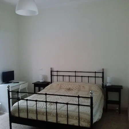 Domus Aurea Bed & Breakfast 3*