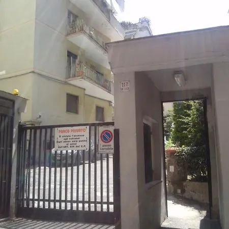 Domus Aurea Bed & Breakfast 3*