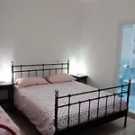 Bed & Breakfast Domus Aurea Napels